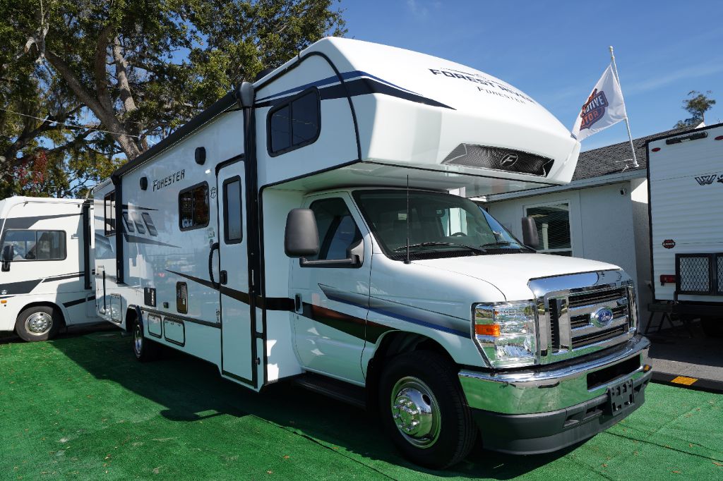 2025 Ford E-Series Base's photo