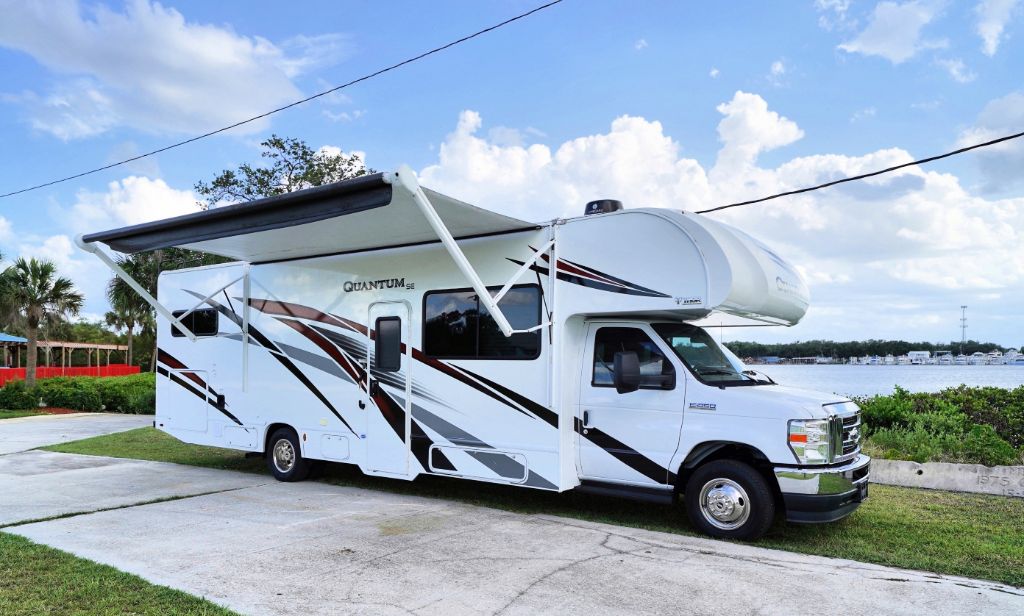 2023 Ford E-Series DRW E-450 Super Duty 158 in WB's photo
